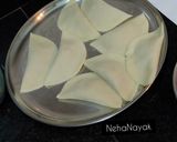 A picture of step 8 of Goan Tikshyo Nevryo/ Spicy Goan Karanjis.