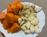 Hình bước làm 1 của món Sữa hạt (Hạnh nhân- Điều - Cà rốt)