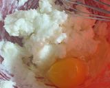 A picture of step 2 of Marble loaf cake.