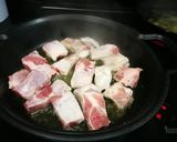 Foto del paso 2 de la receta Alubia pinta con costillar de cerdo y alcachofas