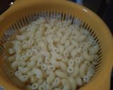 Foto langkah ke 1 dari resep Cheesy Macaroni Schotel.