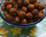 A picture of step 3 of Crunchy Spicy Chickpeas Snack.