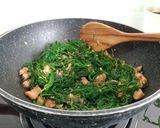 Foto langkah ke 3 dari resep Tumis Daun Dill (Daun Adas).