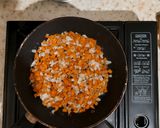 Фото кроку 3 до Сирний суп з копченою курячою грудкою.