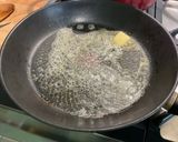 Une image de l'étape 3 de Couronne aux champignons, épinards, tomate et parmesan.