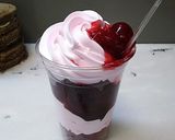 A picture of step 4 of Strawberry cheese delight.