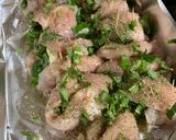 Medvehagymás, parmezános göngyölt csirkemell recept fázis 2 fotója