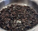 Foto del paso 3 de la receta: Tomate Maduro con Arena de Olivas Negras