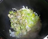 Foto del paso 2 de la receta Sopa crema de verduras y hortalizas al curry amarillo hindú