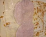 Foto del paso 2 de la receta: Pizza arrollada de jamón y queso😋😋