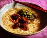 Foto del paso 5 de la receta: Noodles de arroz 🍜 miso, shiitake, pollo y wakame