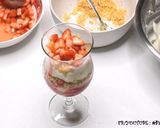 รูปขั้นตอนการทำที่ 6 ของ สตรอเบอร์รี่ ครีมชีส พาร์เฟ่ (Strawberry Cream Cheese Parfait)