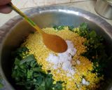 A picture of step 4 of Dal palak.