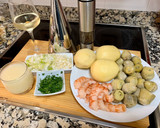 Foto del paso 1 de la receta: Patatas con alcachofas y gambones