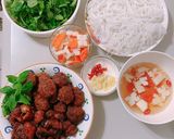 A picture of step 4 of Bún chả.