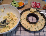 Foto del paso 3 de la receta: Anillo de arroz, pepinitos frescos, y rabanitos con mayonesa y mostaza de Dijón