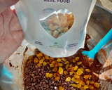 Foto del paso 3 de la receta: Brownie saludable de almendras con pasas (en airfryer)