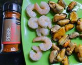 Foto del paso 3 de la receta: Fideos negros de Pascua con mejillones, camarones y pulpitos
