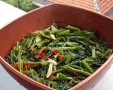 Foto langkah ke 7 dari resep Tumis kangkung kuah melipah.