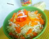 A picture of step 2 of Cabbage and carrots salad.