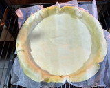 Foto del paso 2 de la receta Quiche de salmón ahumado y queso de cabra