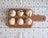 Foto del passaggio 2 della ricetta Briochine con pomodorini secchi e mousse di crescenza al coriandolo