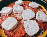 Hình bước làm 3 của món 💚 Pizza Cà Chua Phô Mai Dê