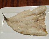 Foto del paso 3 de la receta: Merluza a la espalda