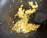 Foto del paso 1 de la receta: Champiñones al Jerez o vino blanco acompañado con tortilla