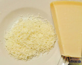 Foto del paso 1 de la receta: Quiche a los 5 Quesos con Cebolla