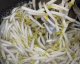 Gambar langkah 1 resipi Kerabu Santan Pucuk Paku & Sotong.