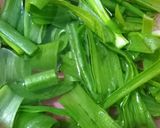 Foto langkah ke 3 dari resep Peyek Daun Bawang.