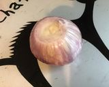 Une image de l'étape 2 de Pommes grenailles rôties en cocotte à l'ail, oignon de roscoff et herbes de Provence.