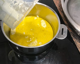 Foto del paso 3 de la receta: Bizcocho de leche evaporada caliente (hoy utilizado como base de La Mona)