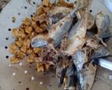 Foto langkah ke 1 dari resep Oseng Ikan Asin Klothok Pete.