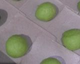 Foto langkah ke 5 dari resep Donat Pandan.