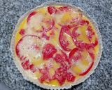 Foto del paso 4 de la receta: Tarta rápida de jamón, queso, tomate y huevo