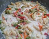 A picture of step 4 of Boil Cheesy Veggi Pasta.