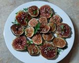 Une image de l'étape 5 de Carpaccio de figues à l'huile d'olive, sésame et menthe 🌱.
