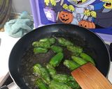 Foto del paso 2 de la receta: Solomillo de cerdo con hojaldre, pimientos del padrón y cebolla caramelizada al vino tinto