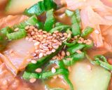 Hình bước làm 3 của món 🌱 Canh Chua Kim Chi Dưa Leo Chay