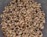 A picture of step 1 of Mix Bean Tamarind Salad.