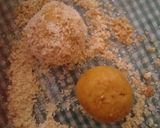 Foto langkah ke 5 dari resep Bola Biskuit Sisa & Mangga.