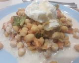 Foto del paso 7 de la receta: Garbanzos de bote salteados con Tomate, Lechuga y Burrata