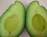 Foto del paso 1 de la receta: Aguacates rellenos de Guacamole y cherrys asados