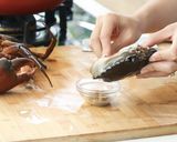 Foto langkah ke 2 dari resep Garlic Butter Crab.