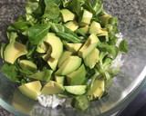 Foto del paso 2 de la receta: Ensalada de arroz con kiwi y aguacate 🥗🍐🥝🥑
