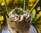 Foto langkah ke 5 dari resep Dalgona coffee (katanya kopi korea yang lagi viral).