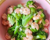 Foto langkah ke 6 dari resep Tumis Brokoli Udang.