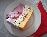 Tort serowo-jagodowy z dwukolorowymi rozetkami krok przepisu 5 zdjęcie
